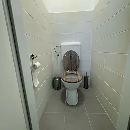 Konkoly Lovarda Es Vendeghaz Гостевой дом *