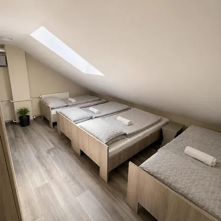 Pensjonat Konkoly Lovarda Es Vendeghaz *
